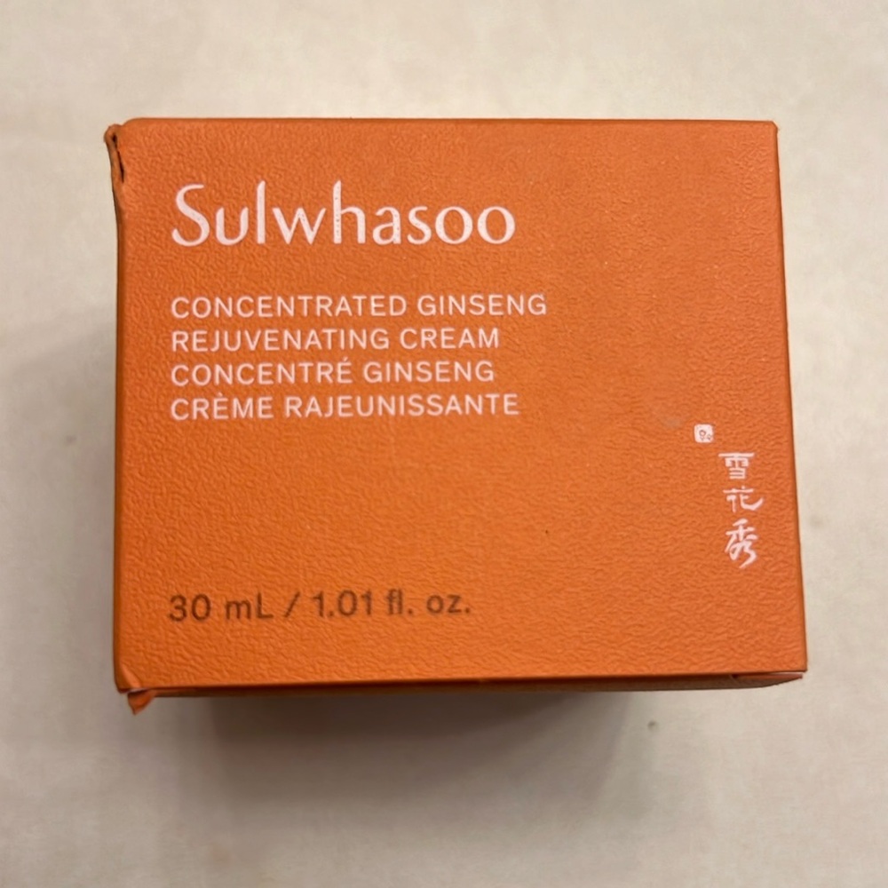 Sulwhasoo Concentrated Ginseng Rejuvenating Cream 30 mL
BNIB EXP 09/2027